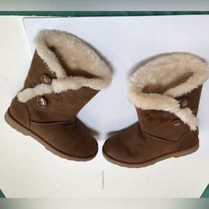 Makalu Faux Fur Lined Women’s Boots